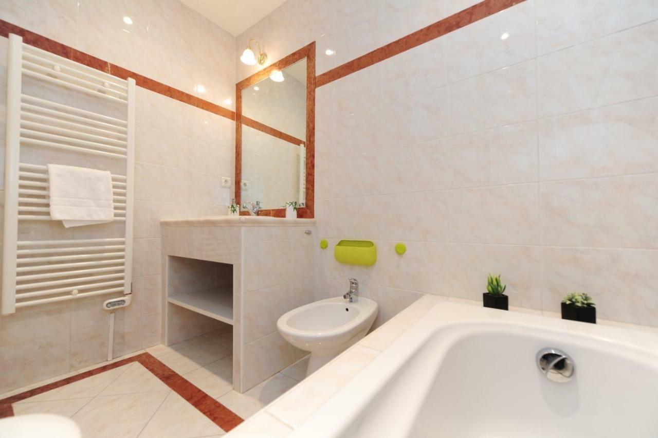 Le Savoy Palace - Five Stars Holiday House Nice Exteriör bild